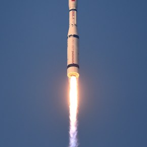 China lanza cohete con 20&nbsp;microsatélites