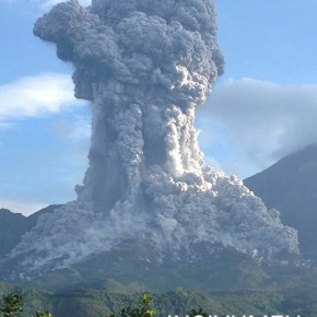 El Volcán Santiaguito registra fuerte&nbsp;explosión