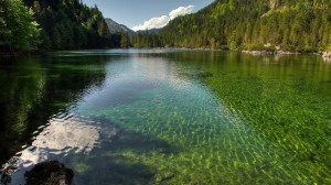 lago-verde-cristalino-wallpaper