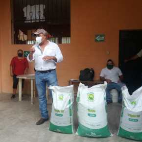 Ambiente entrega semillas y fertilizantes en el corredor&nbsp;seco