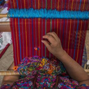 <strong>Mujeres guatemaltecas tejiendo el patrimonio cultural</strong>